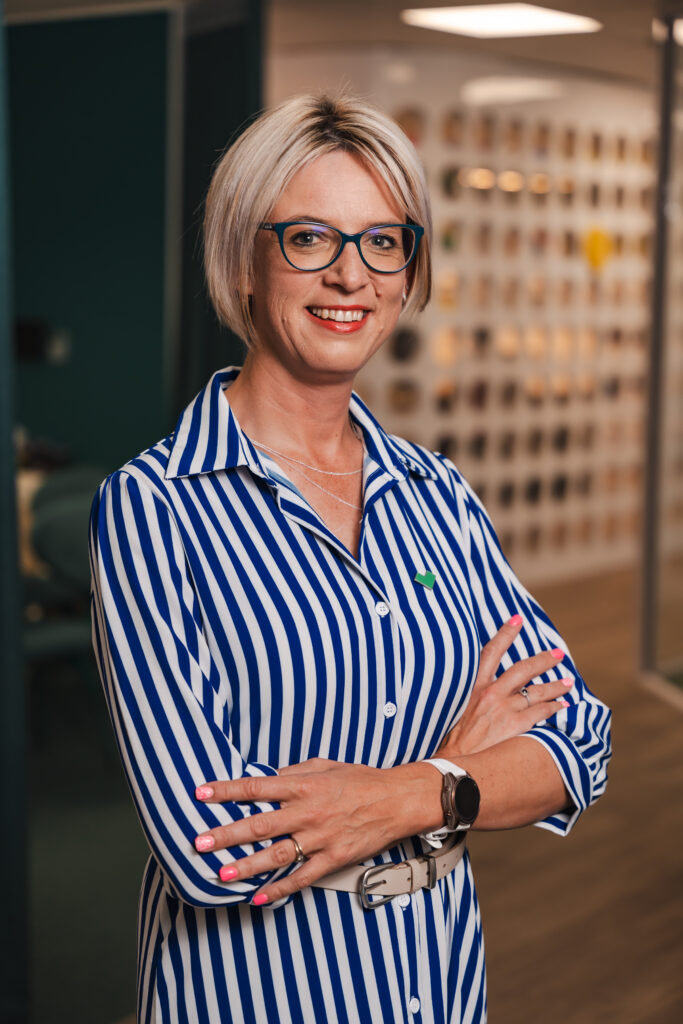 <div class="Adel-team team-member"><span class="icon-member"></span><span class="name">Adél Esterhuizen <br><span>Head of Wholesale Innovation</span></div>